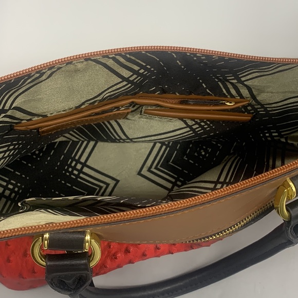 London Fog Zipper closure shoulder bag - Picture 5 of 8